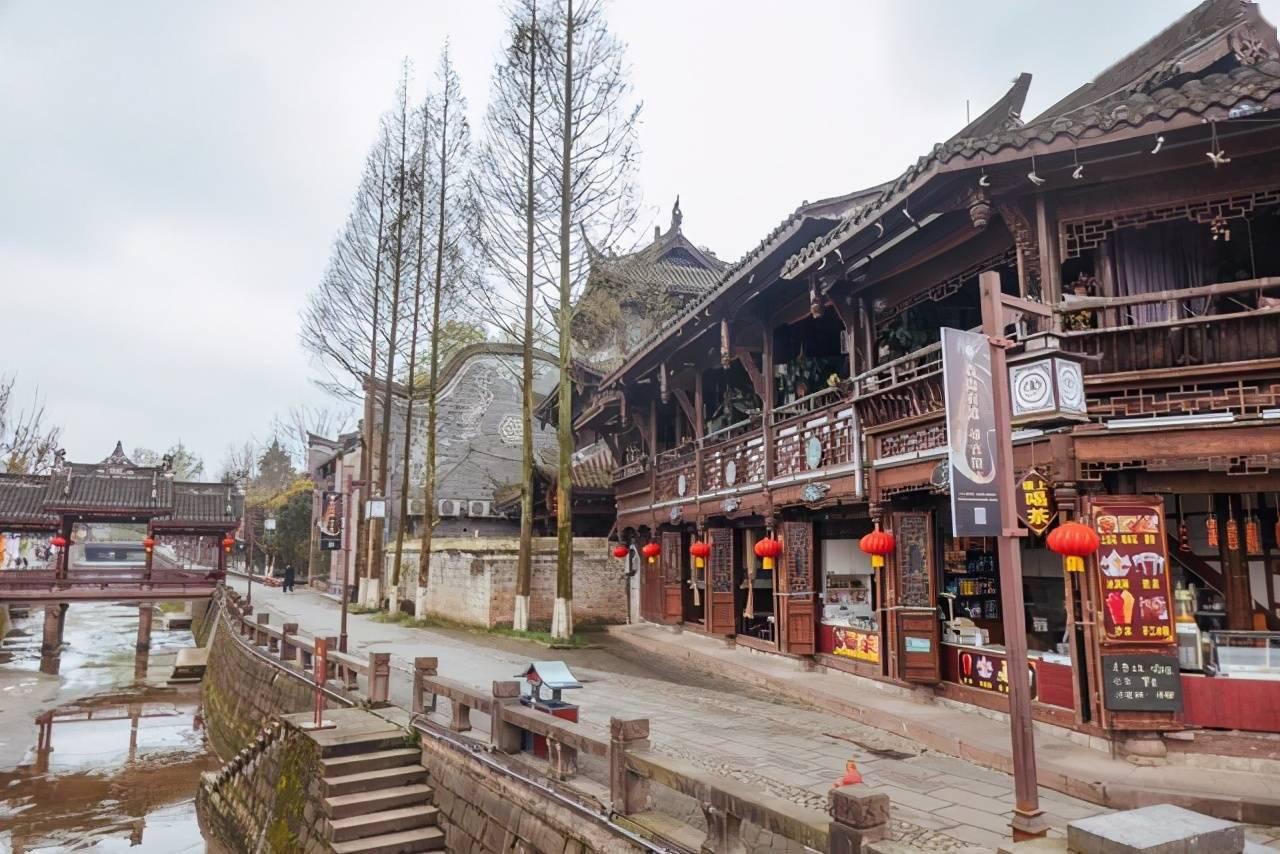 平度一个村中有山、沿山而建的村庄,500年前即有培养人才的书院